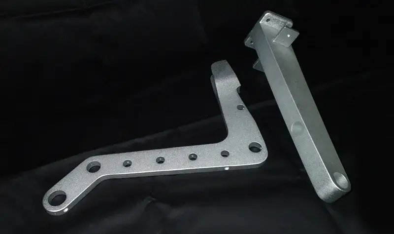 AC7A製 鉄道車両内装部品 機械加工・ショット・白色アルマイト仕上